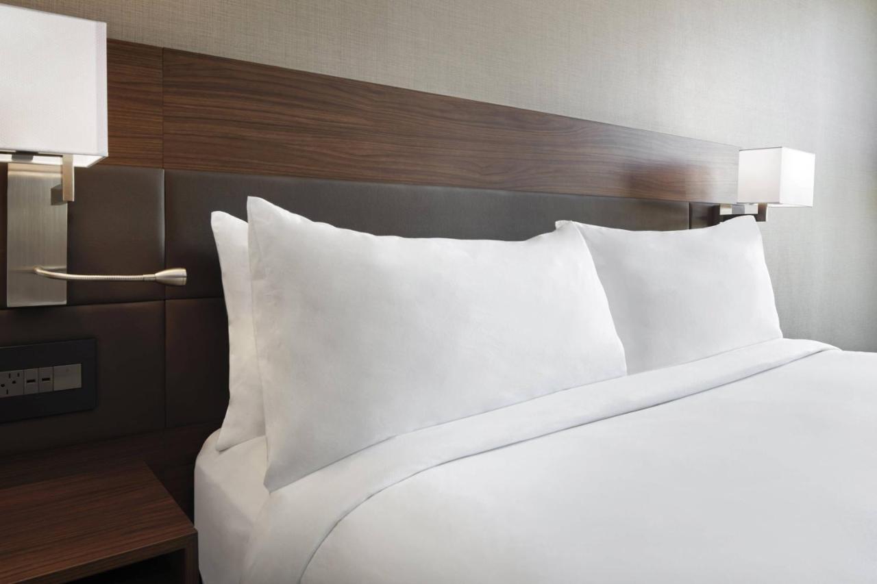 Ac Hotel By Marriott Miami Dadeland Glenvar Heights Exterior photo